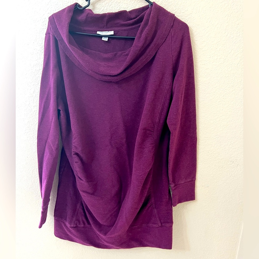 LIZ LANGE L maternal top. Long sleeve